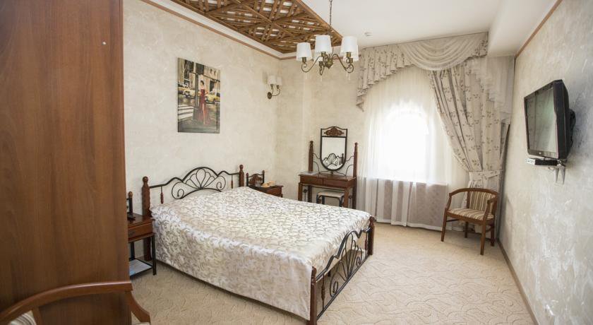 Гостиница Ritsarskiy Dvor Hotel Патроны-13