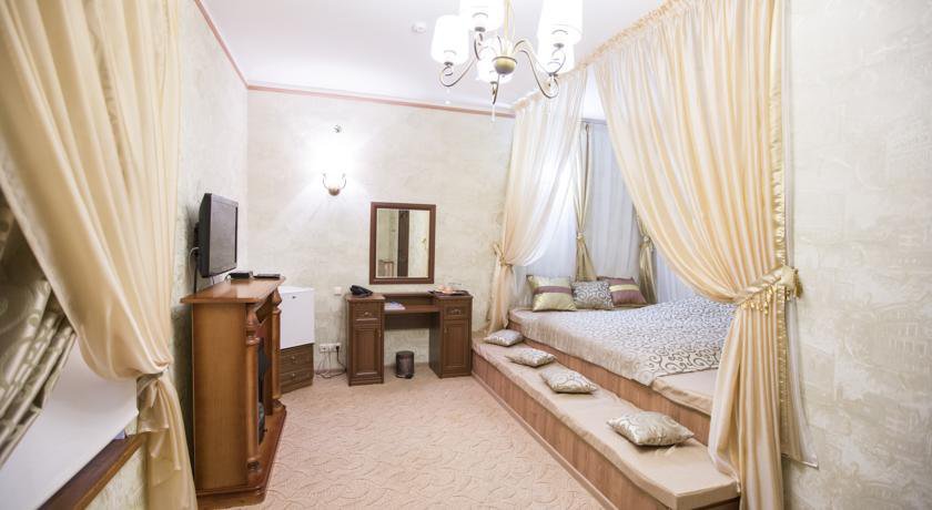 Гостиница Ritsarskiy Dvor Hotel Патроны-21