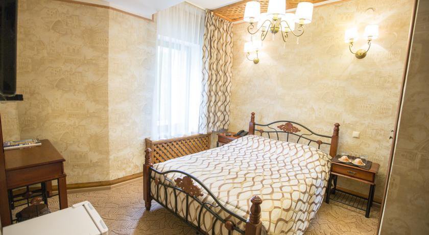 Гостиница Ritsarskiy Dvor Hotel Патроны-34