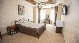 Гостиница Ritsarskiy Dvor Hotel Патроны-3