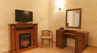 Гостиница Ritsarskiy Dvor Hotel Патроны Двухместный номер с 1 кроватью и собственной ванной комнатой-1